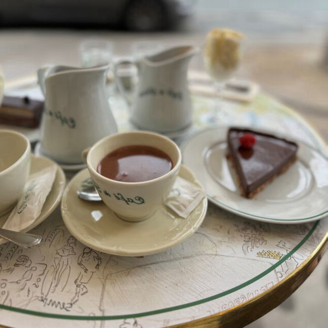 Un délicieux goûter après un mercredi bien rempli 🍰

A delicious snack after a busy Wednesday 🍰

📸 @guywiththepinktiles

#CafedeFlore #ParisianCafe #SaintGermain #ParisCafe #CoffeeInParis #FloreMoments #ParisianLife #chocolatchaud #hotchocolate #CafeCulture #ChicCafe #ParisianCharm #FloreExperience #CafeLife #HistoricCafe #ParisLove #IconicCafe #FloreVibes #FrenchCafe #CoffeeLover #InstaCafe #FloreMagic #frencpastry