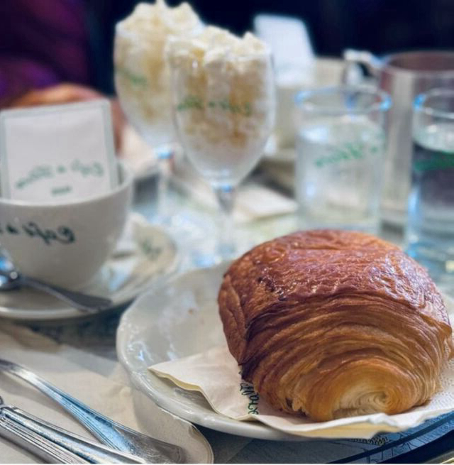 Le dimanche au Flore ... ☕

Sunday at Le Flore ... ☕

📸 @diva.eats 

  #cafedeflore #lecafedeflore  #saintgermaindespres #rivegauche #pariscafe #cafeparisien #parisiancafe #frenchcafe #parisianstyle #parisianlifestyle #doitinparis #parisisalwaysagoodidea #cute #parisianstyle #picofday #photoofheday #parismonamour #french #parisienne