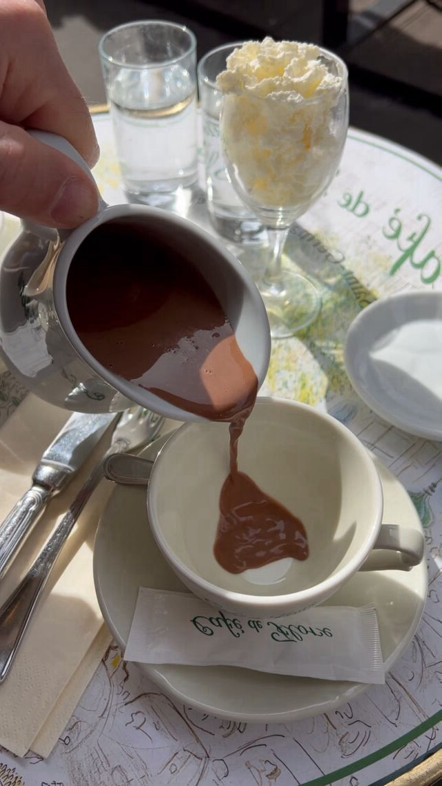 De quoi bien débuter le weekend... 🍫☕

A great way to start the weekend ... 🍫☕

📸  @romantic_wonderer

#cafedeflore #chocolatchaud☕️#lecafedeflore #hotchocolate #chocolatchaudviennois #paris #parisisalwaysagoodidea #boissonchaude #parismonamour #repost #breakfast #cofeetime
#boissonchaude☕️ #chocolatchaud #chocolatchaud☕️